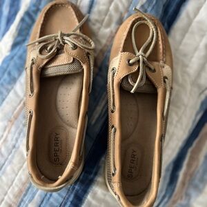 Size 7.5 wide women’s Sperry Topsider Angelfish Boat shoes